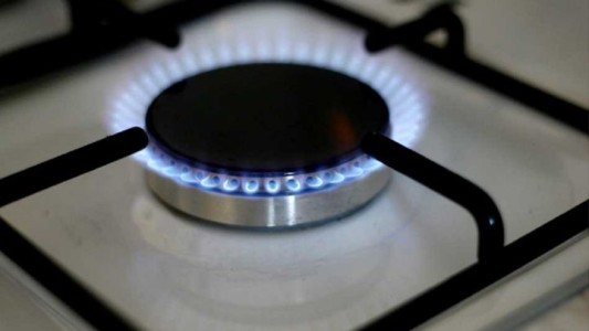 Luz y gas: Estudian quitar subsidios a quienes tengan motos o autos con antigüedad menor a cinco años