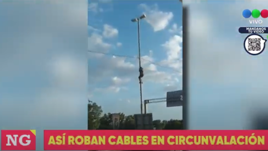 Se trepó a un poste a robar cables en plena Circunvalación