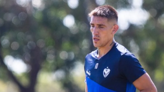 Ricardo Centurión fue convocado a un partido en Vélez tras 10 meses fuera de la actividad