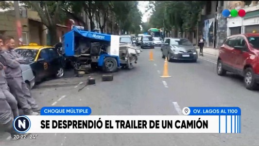 Se desprendió el tráiler de un camión y chocó a 3 autos