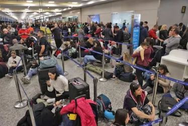 "La Argentina de los aprietes terminó": Bullrich ordenó liberar circulación en aeropuertos