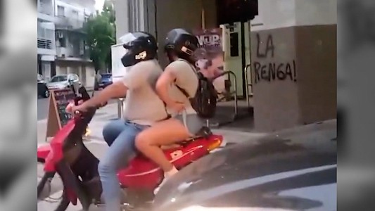 VIDEO Taxista increpa a pasajera de Uber moto