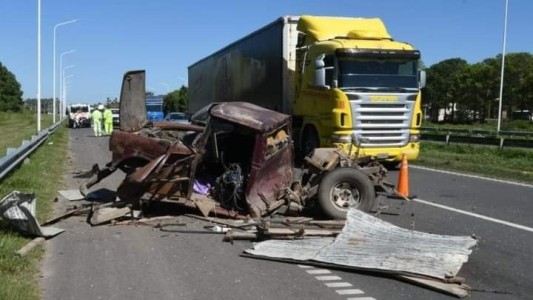 Fuerte choque en la autopista Rosario-Santa Fe: cuatro autos involucrados