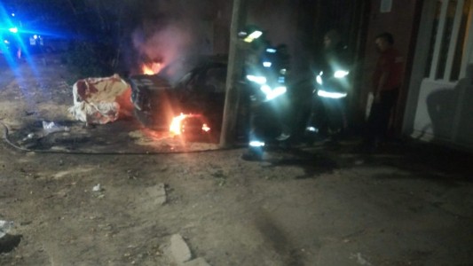 Se incendió un taxi en Pasco al 5400