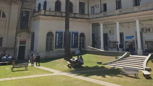 Gremios docentes y no docentes convocaron a un paro y no habrá actividades en la UNR este jueves