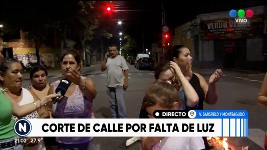 Vecinos llevan un día sin luz en Refinería