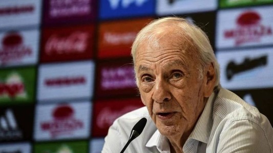 César Luis Menotti fue internado por un cuadro de anemia