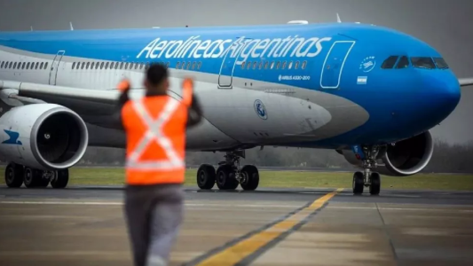 Sindicatos aeronáuticos alertan sobre un “nuevo proceso de vaciamiento” de Aerolíneas Argentinas