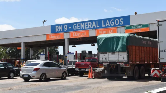 Siniestro fatal entre dos camiones y auto en la Autopista Rosario-Buenos Aires