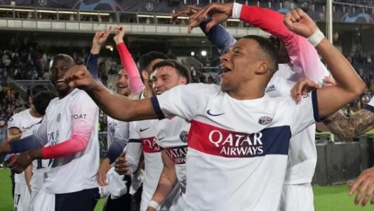 Lamentable: los hinchas del Barcelona apedrearon su propio micro