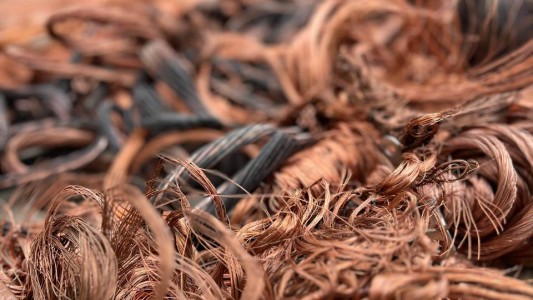 Clausuran tres chatarrerías con 25 kilos de cobre, cables y medidores