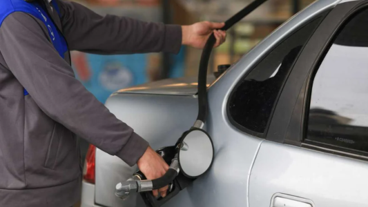 Más caro cargar el tanque: Se viene otro aumento de las naftas con un piso de 8%
