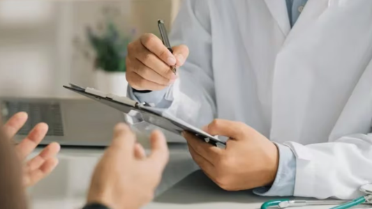 El Gobierno detalló cómo deben ajustarse las cuotas de las prepagas