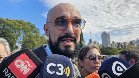 Abel Pintos plantó 50 árboles en Rosario