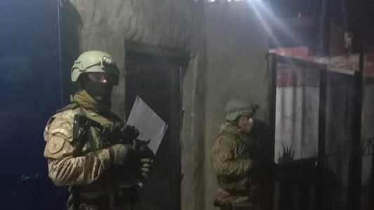 Allanamientos a La Mafilia: ocho detenidos y cocaína incautada