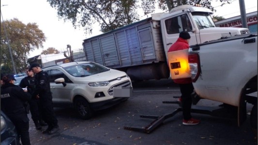Un conductor se durmió frente al semáforo: estaba borracho