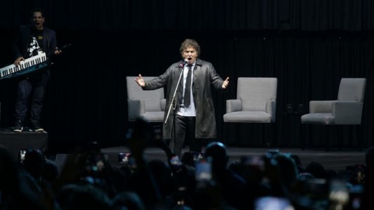 Milei encabeza un acto institucional, pero con fuerte contenido político