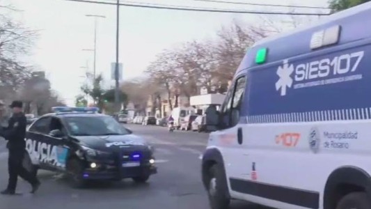 Choque entre una camioneta y dos motos dejó un herido en zona oeste