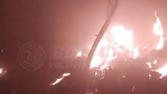 Un incendio devastó el depósito de una empresa de iluminación