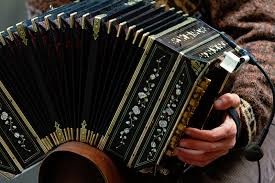 Detuvieron a un hombre que intentaba vender un bandoneón robado