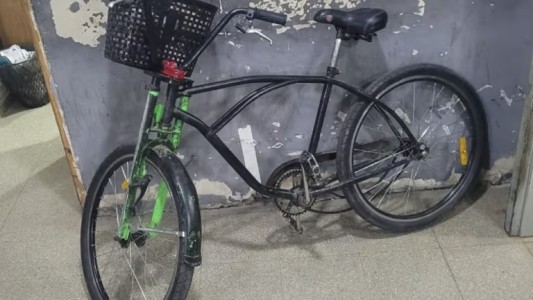 Interceptaron a dos menores que circulaban en una bicicleta pública robada