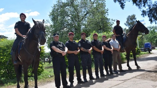 Emotivo rescate de un perro en el río Saladillo