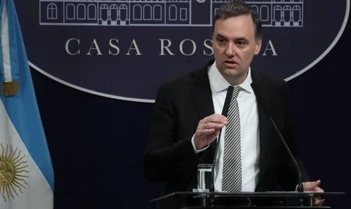 Adorni le respondió a Cristina Kirchner: “Causa cierta pena”