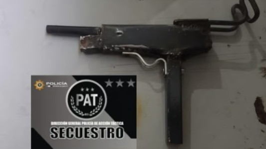 Detuvieron a un jóven de 18 años que llevaba una ametralladora casera