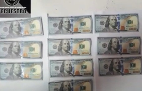 Compraron una moto con dólares falsos y terminaron detenidos