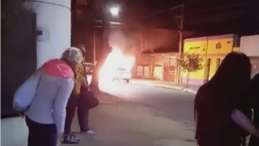 Sacó su auto del taller y se le prendió fuego