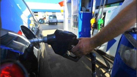 Empieza agosto y hay un nuevo aumento de combustible: a cuánto quedó el litro de nafta y gasoil