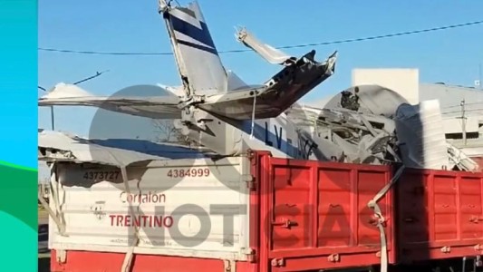 Video: así retiran la avioneta tras el impacto