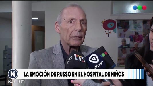 Miguel Ángel Russo repartió regalos a los niños en el Hospital Vilela