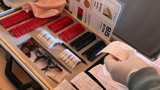 Arrestan a oftalmólogos truchos que comercializaban lentes de manera ilegal