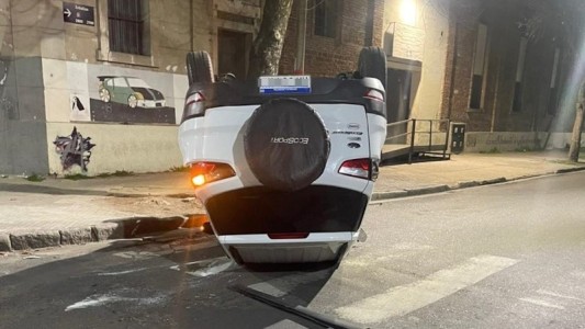 Un auto chocó y volcó en Ovidio Lagos y Zeballos