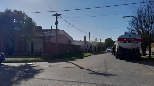 Tragedia en el Trébol: se incendió una casa de familia, el padre murió y hay cinco personas con lesiones graves