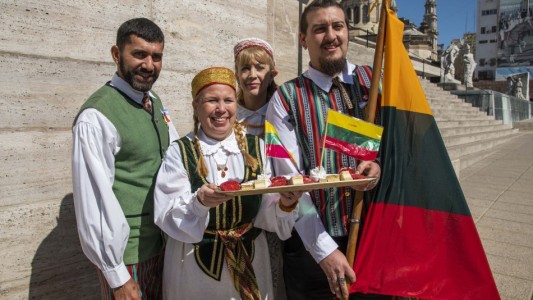 Llega la nueva edición de la Noche de Colectividades