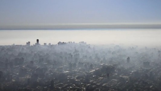 Tiempo en Rosario: continúa la alerta de humo en la ciudad, pero se espera un martes caluroso