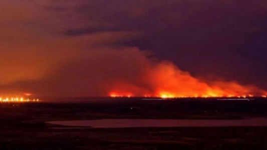 Volvió el humo a Rosario por nuevos incendios en las islas frente a la ciudad