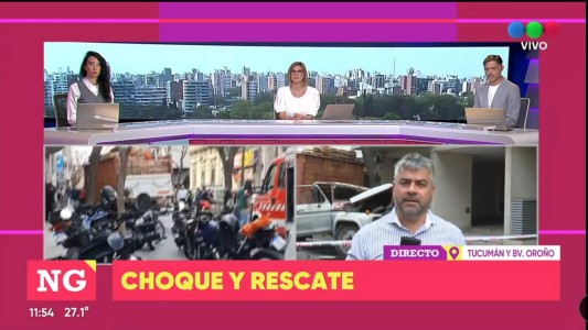 Un camión que trasladaba verduras impactó contra un árbol y los bomberos tuvieron que rescatar al conductor