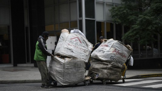 En Rosario se incrementó un 40% la cantidad de cartoneros