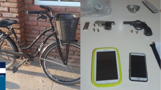 Detuvieron a un hombre con dos armas de fuego tras un allanamiento en Villa Gobernador Gálvez