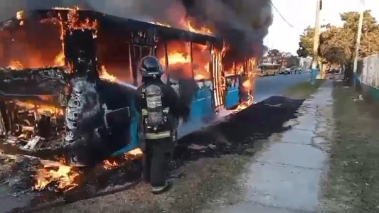 Ardió en llamas un colectivo en zona sur