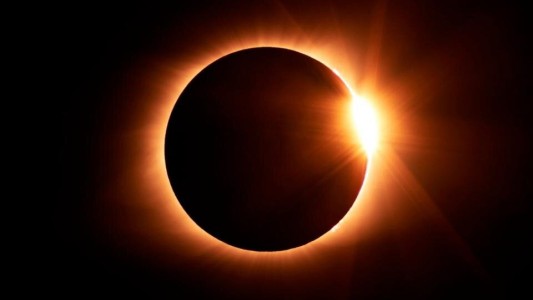 Eclipse solar: ¿A qué hora y cómo verlo desde Rosario?