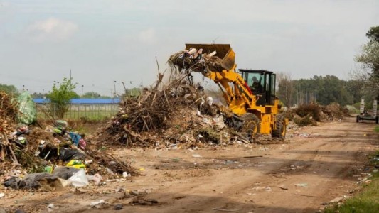 Trabajan en la recuperación de un punto crónico de arrojo de residuos en la zona noroeste