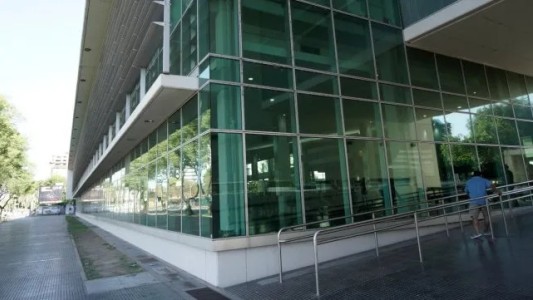 Tres heridos tras un fuerte choque entre dos motos en la zona sudoeste