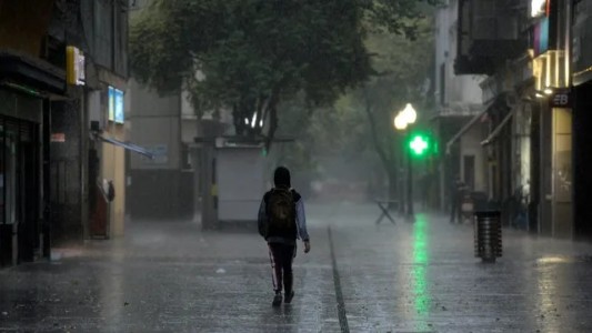 Tiempo en Rosario: sigue vigente el alerta naranja por lluvias y tormentas en la región