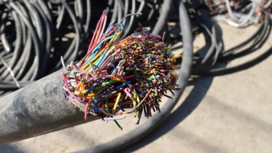Intentó robar cables de una vivienda y terminó detenido