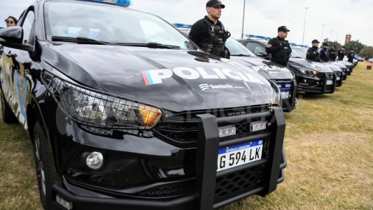 Alumnos de una escuela ubicada en la calle Salta denunciaron que la Policía intentó detener a un menor por no tener documento