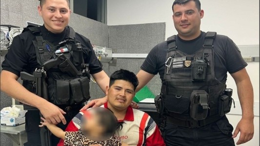 Dos policías auxiliaron en la calle a una nena que no podía respirar